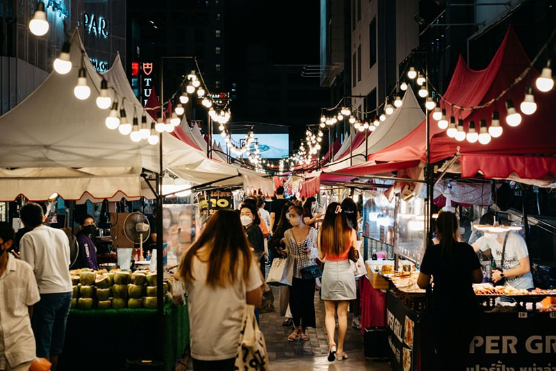 Thailand Night Market: Discover the Buzzing Energy